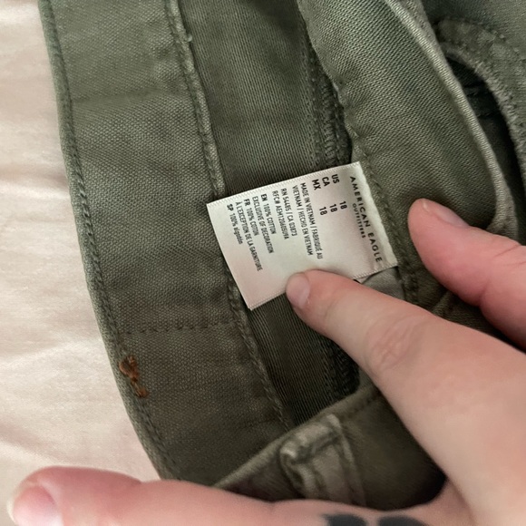 American Eagle AEO Highest Rise Mom Short 18 - Picture 6 of 6